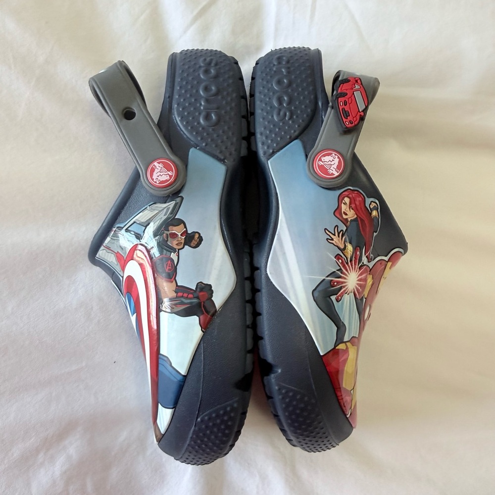 Crocs x Marvel Avengers | Junior SZ 1 | Navy Blue Red Clogs Comfort Lightweight - Picture 6 of 8